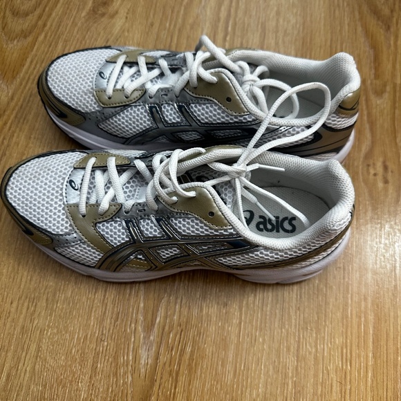 Sneakers - Picture 4 of 6